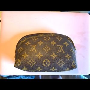 ❤️SOLD❤️ Louis Vuitton Small Toiletry Bag
